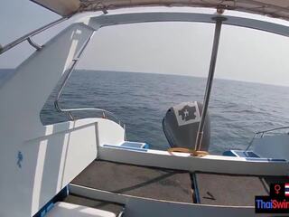 Rented za łódka na za dzień i miał x oceniono wideo na to z azjatyckie.