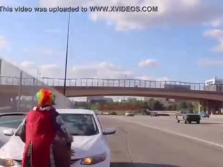 Gibby la clown baise juteux tee sur atlanta’s plus populaire highway