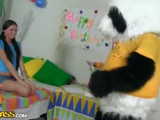 Oggi questo adorabile pupa trasformato 18 e scopa suo panda film