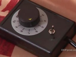 Hawt χαρακτηριστικό eufrat γαμήσι ένα σεξ συνδετήρας μηχανή dildo