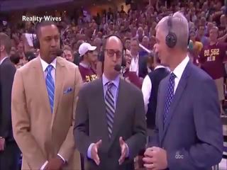 Lebron james vô tình clip manhood trên tv